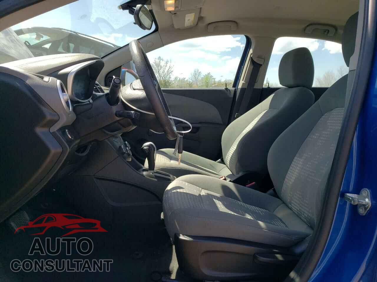 CHEVROLET SONIC 2017 - 1G1JB5SH6H4136290