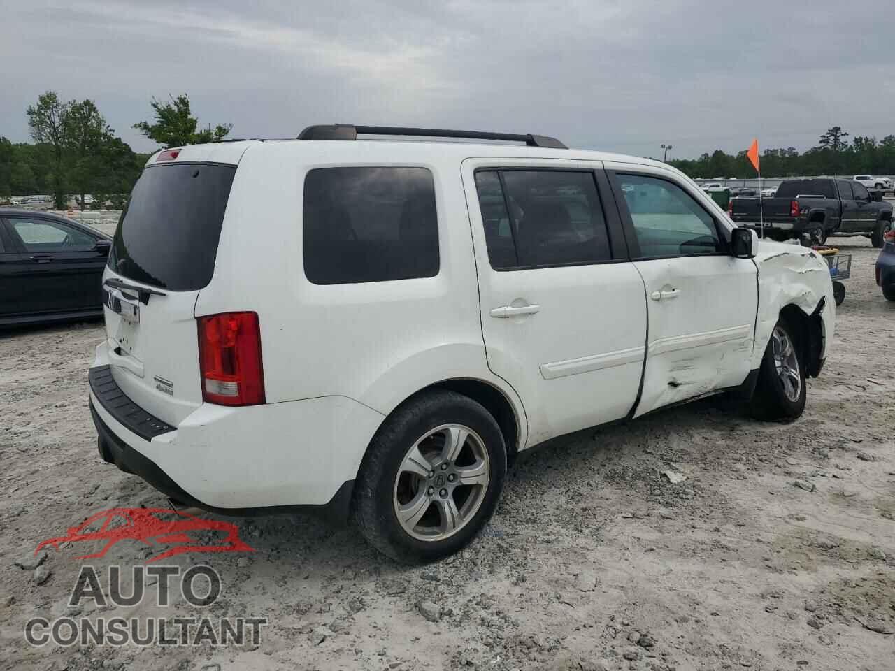 HONDA PILOT 2015 - 5FNYF4H30FB008035