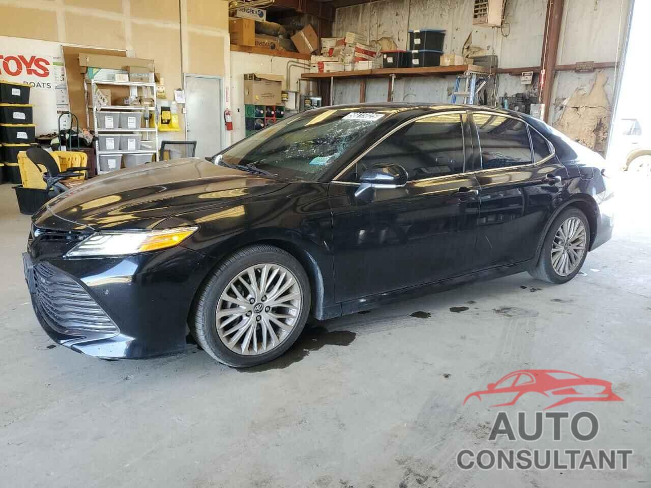 TOYOTA CAMRY 2018 - 4T1B11HK1JU029207