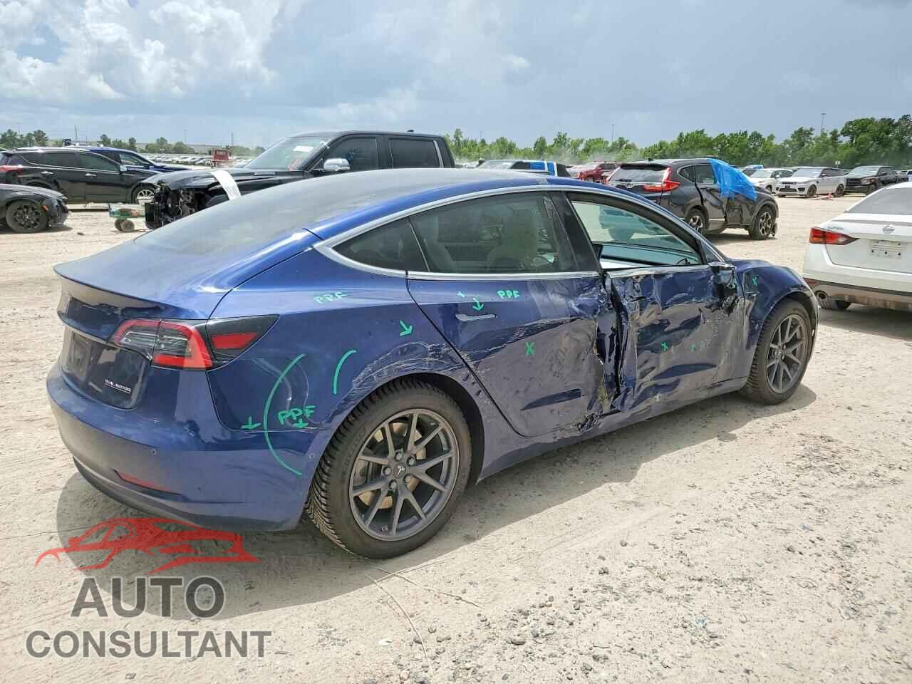 TESLA MODEL 3 2018 - 5YJ3E1EB8JF099832