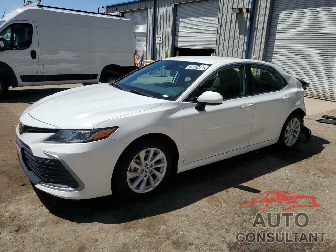 TOYOTA CAMRY 2022 - 4T1C11AK4NU697152