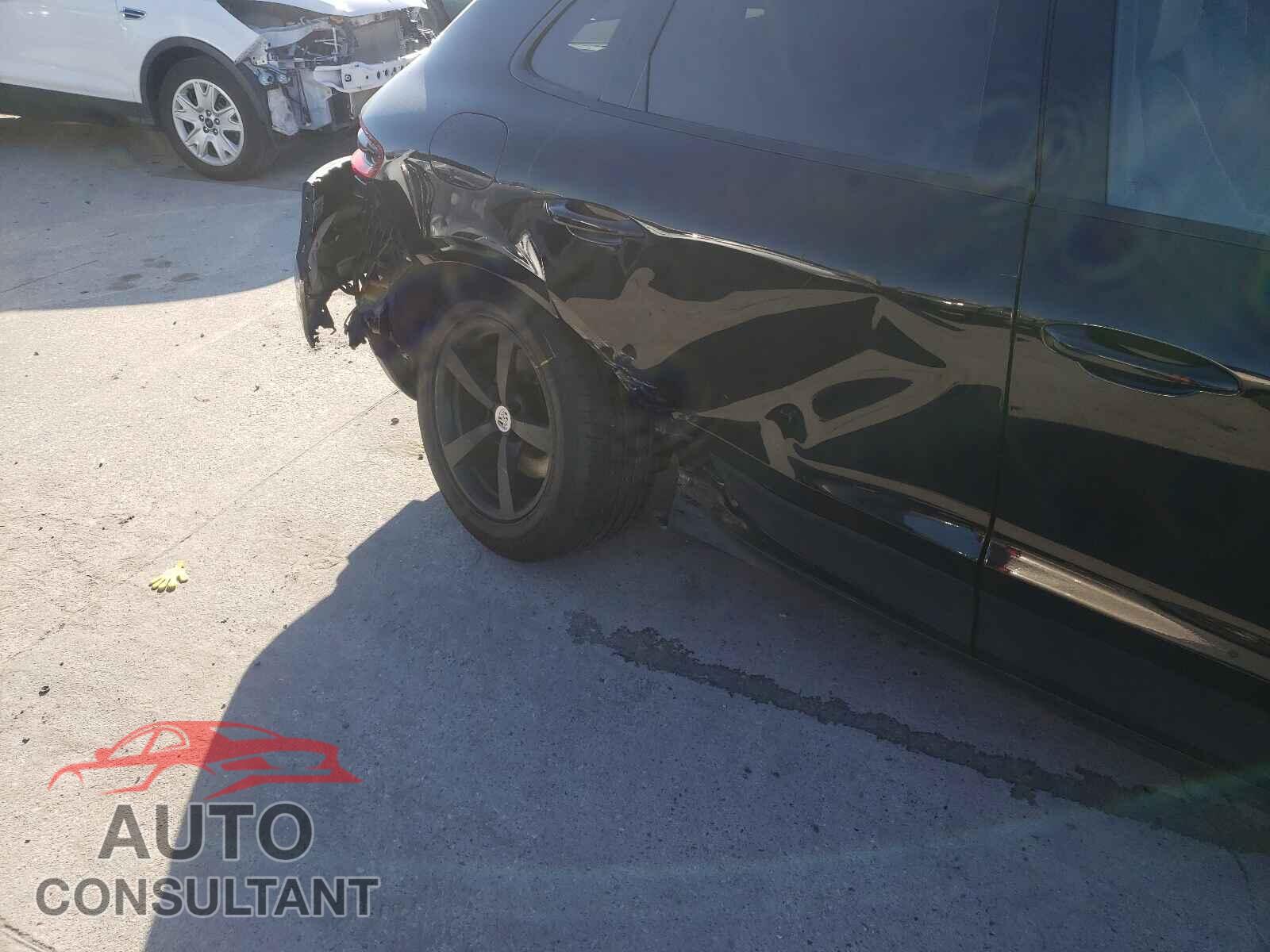 PORSCHE MACAN 2018 - WP1AA2A55JLB07471