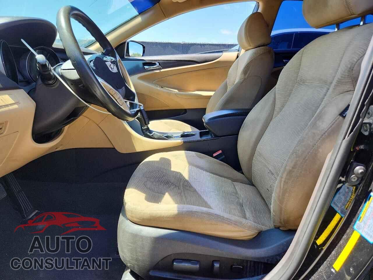 HYUNDAI SONATA 2012 - KMHEC4A41CA032147