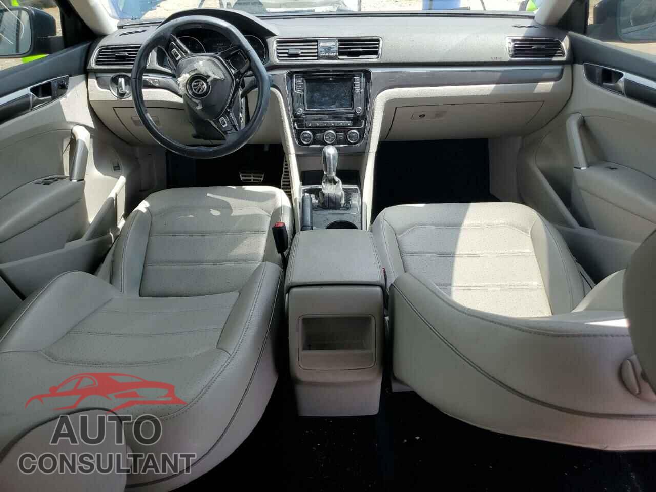 VOLKSWAGEN PASSAT 2018 - 1VWAA7A32JC015745