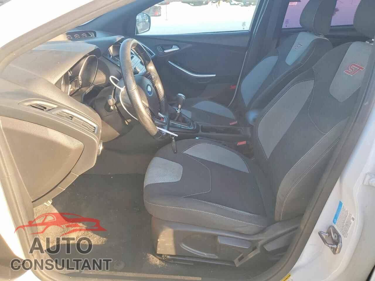 FORD FOCUS 2015 - 1FADP3L92FL314545