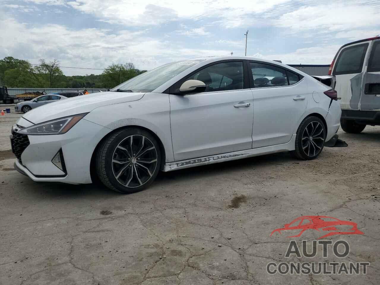 HYUNDAI ELANTRA 2019 - KMHD04LB2KU815295