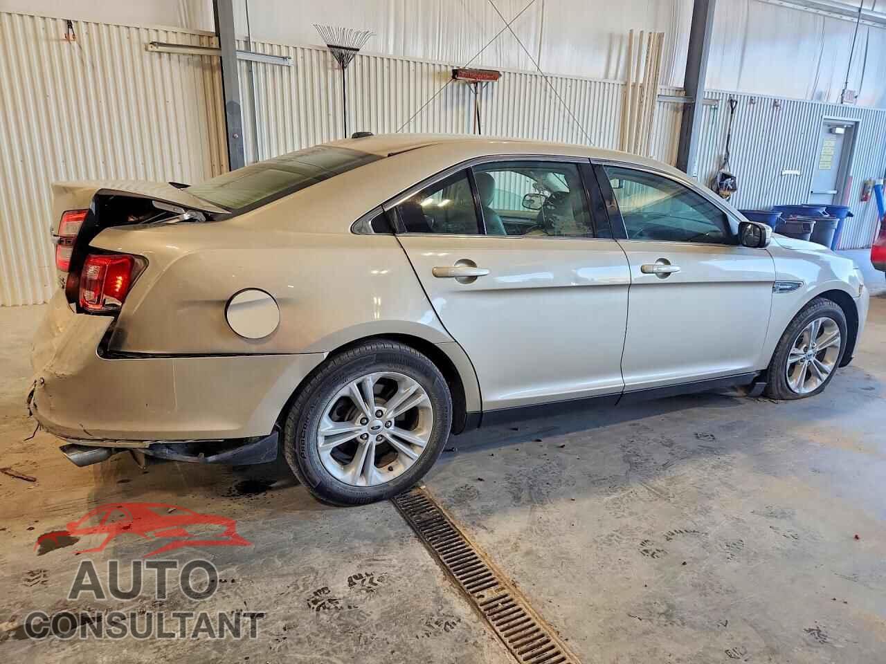 FORD TAURUS 2018 - 1FAHP2E82JG112015