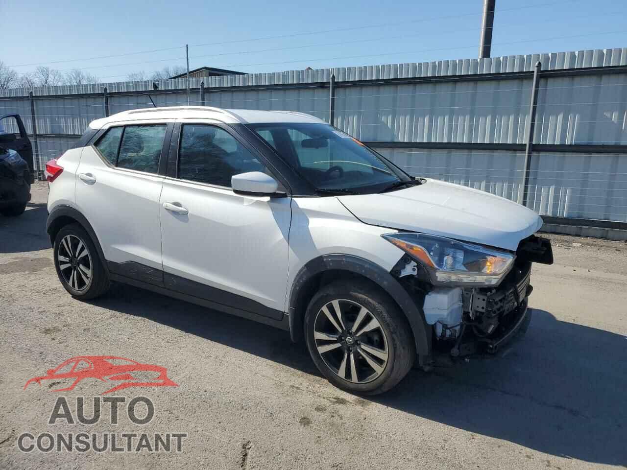 NISSAN KICKS 2018 - 3N1CP5CU8JL497357