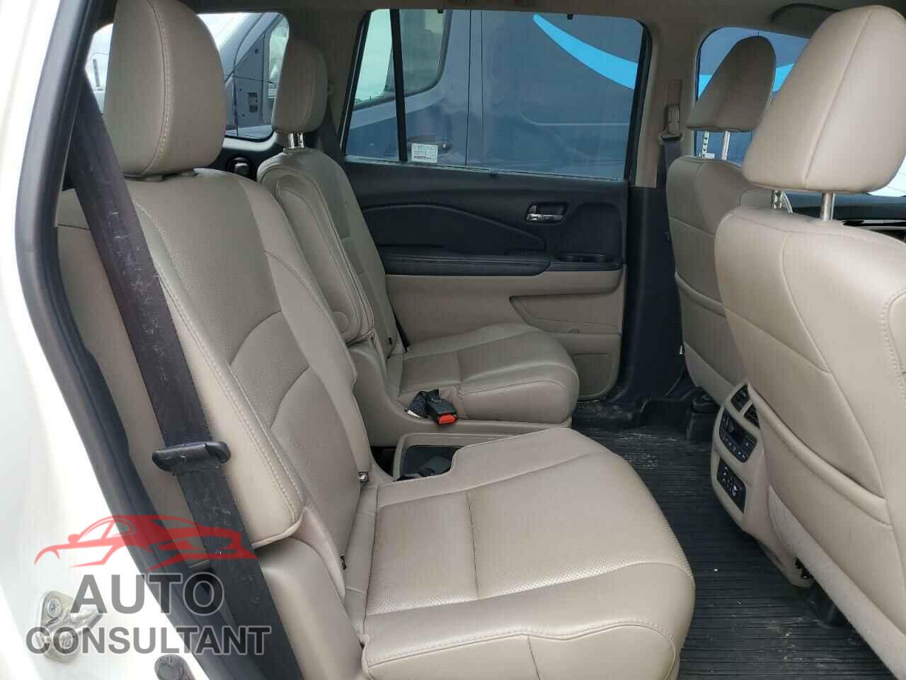 HONDA PILOT 2017 - 5FNYF6H00HB009741