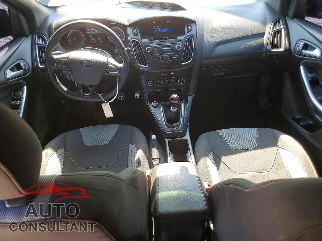 FORD FOCUS 2017 - 1FADP3L96HL298210