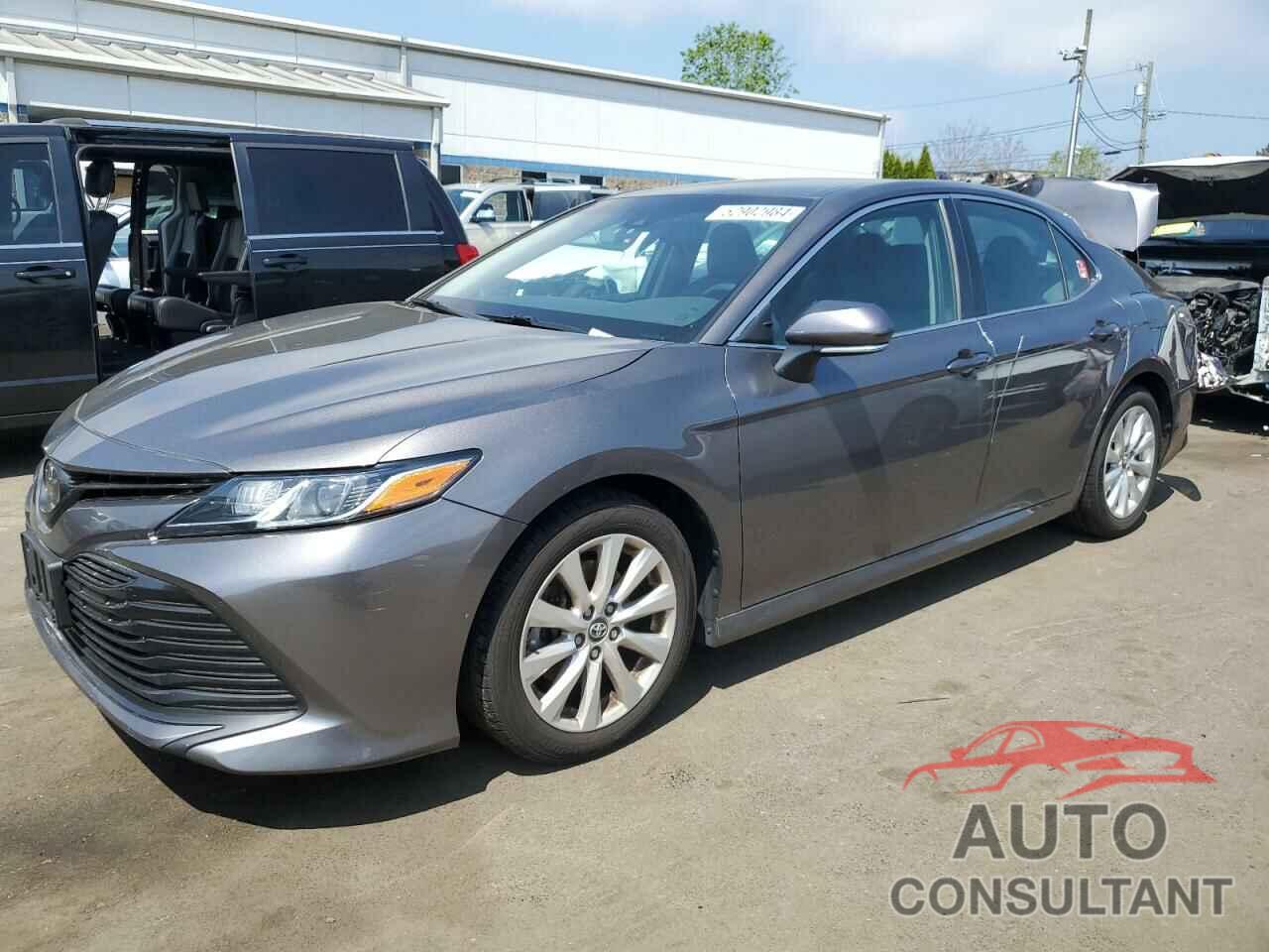 TOYOTA CAMRY 2018 - 4T1B11HK0JU018229
