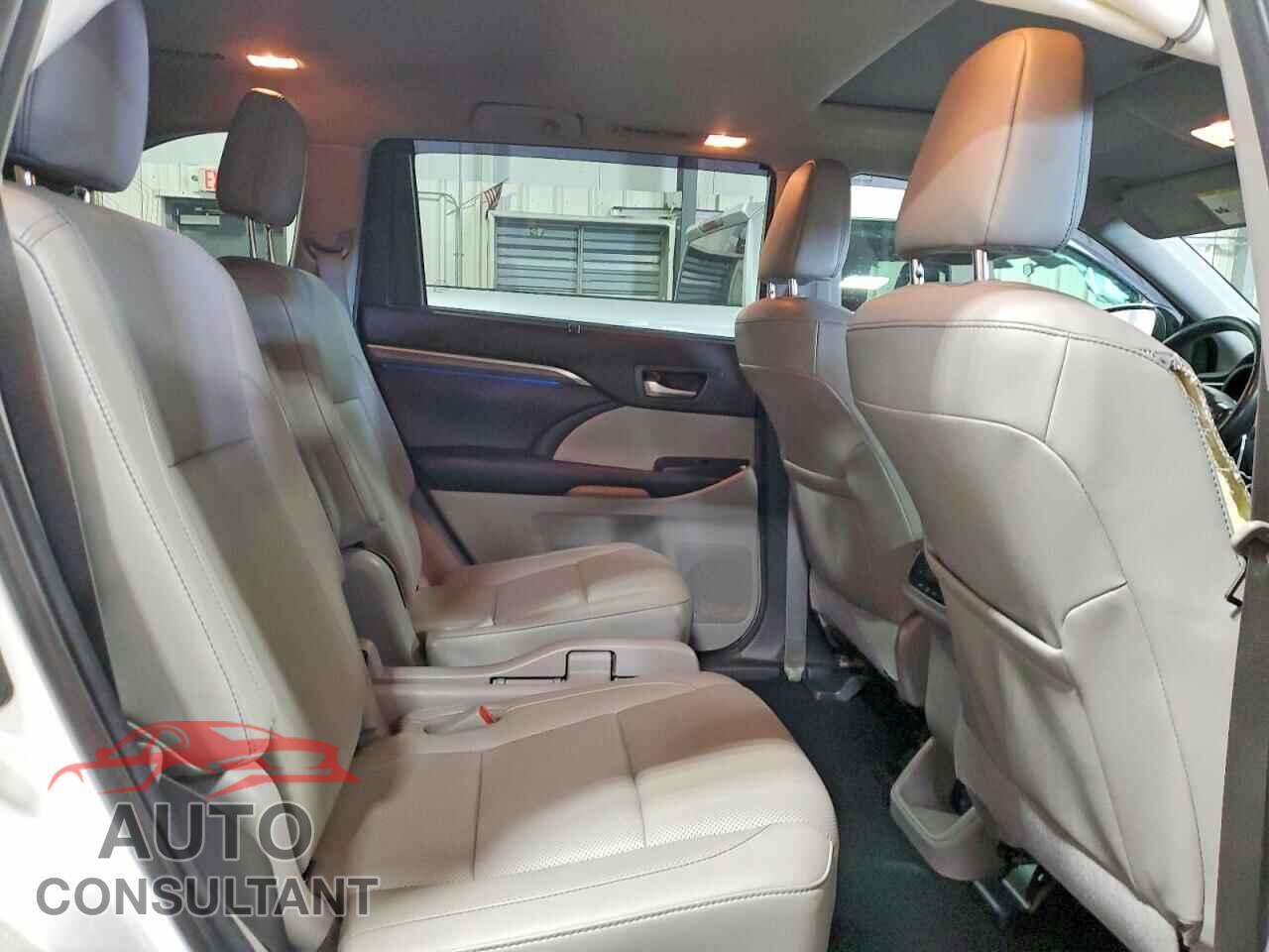 TOYOTA HIGHLANDER 2018 - 5TDDGRFH1JS041931