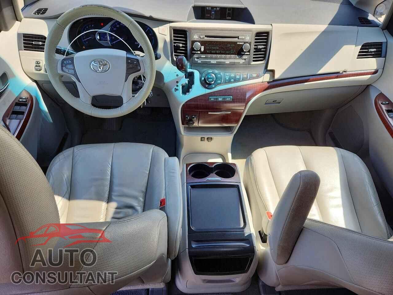TOYOTA SIENNA 2011 - 5TDYK3DC6BS171211