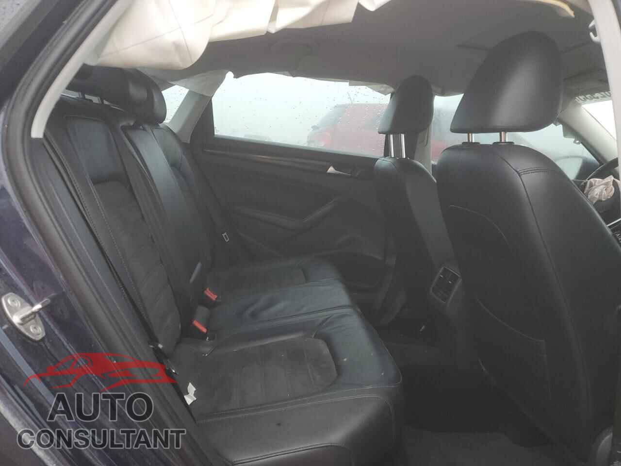 VOLKSWAGEN PASSAT 2015 - 1VWCV7A31FC057408