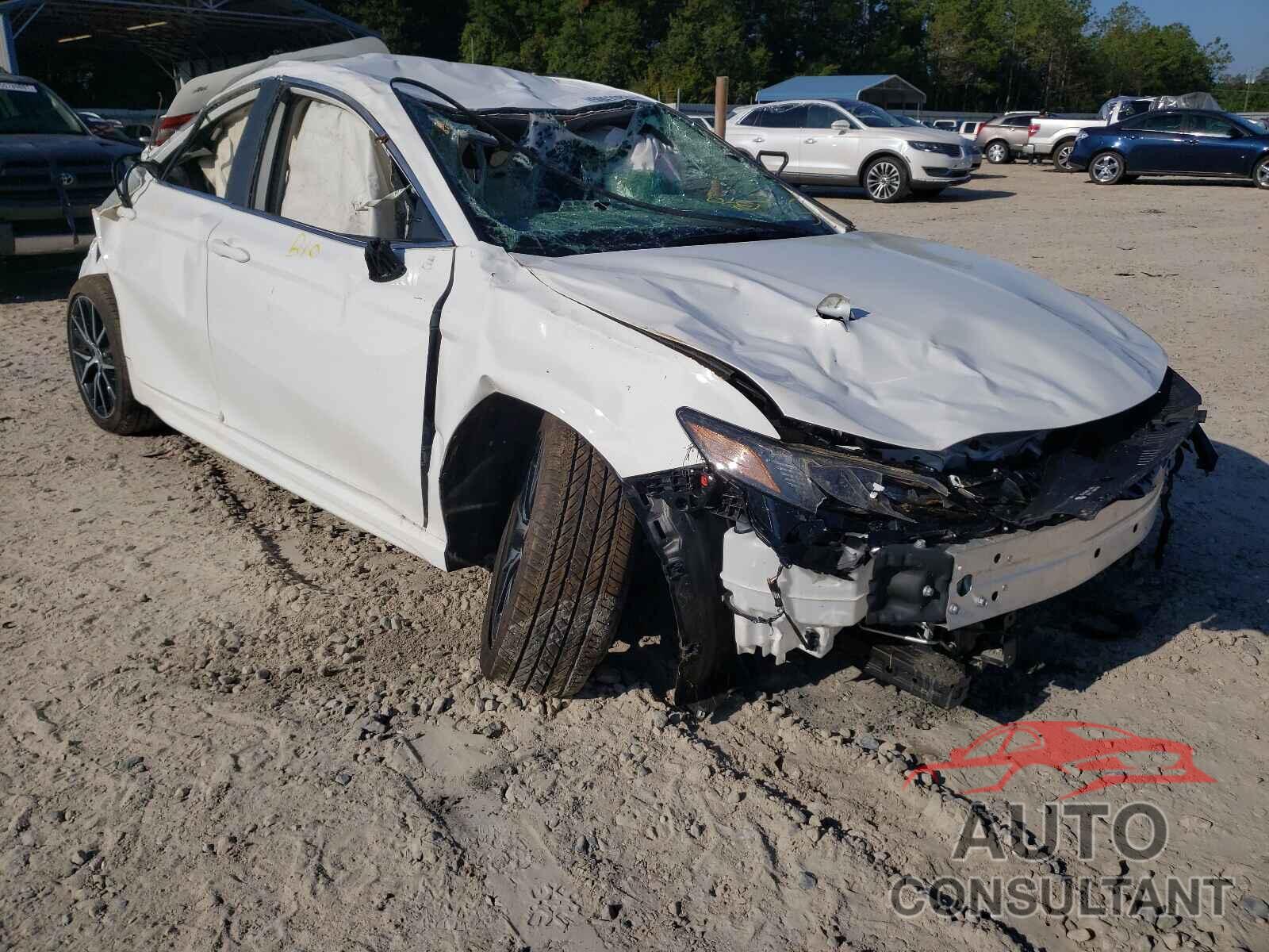 TOYOTA CAMRY 2021 - 4T1G11AKXMU556537