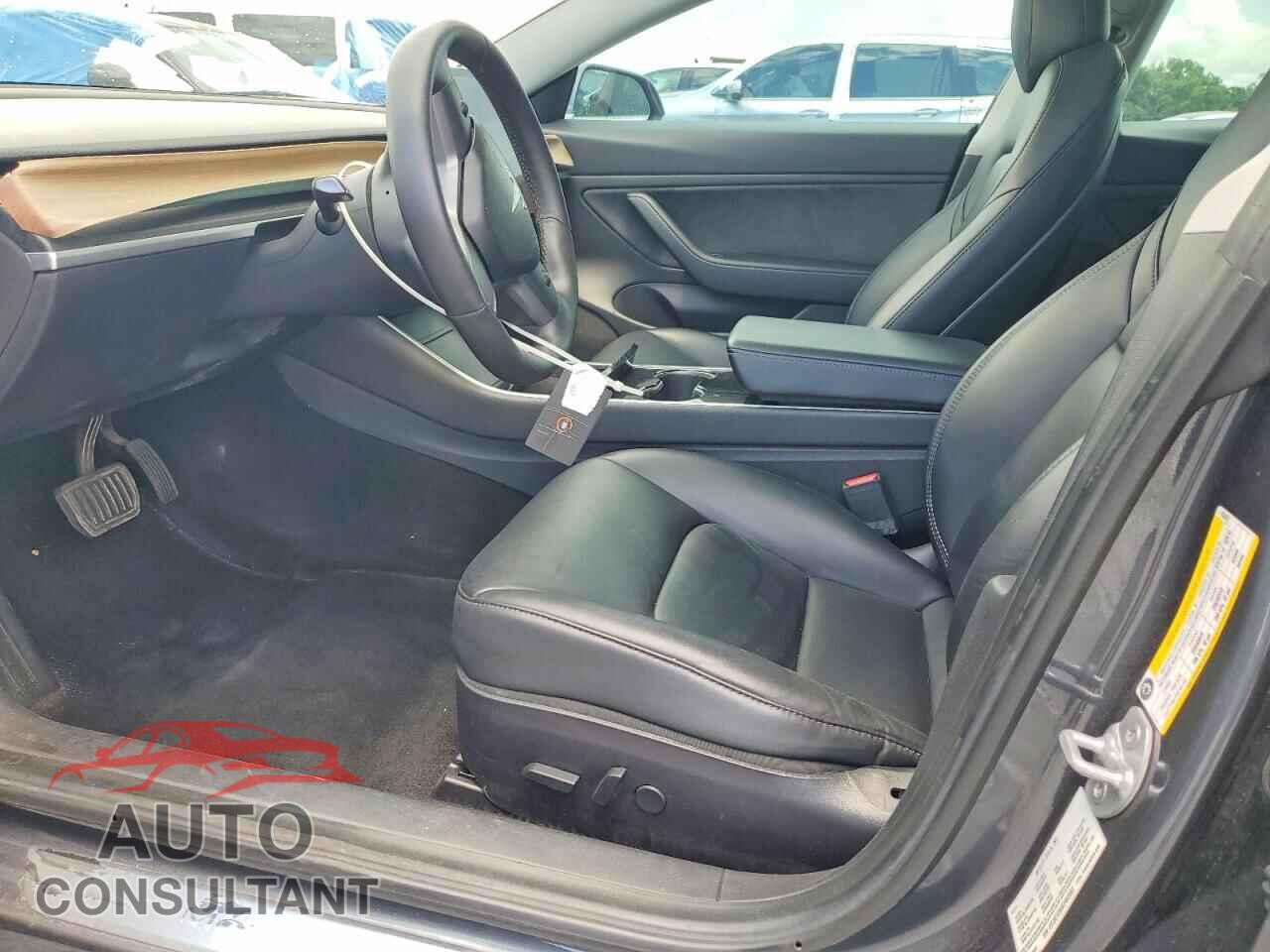 TESLA MODEL 3 2019 - 5YJ3E1EB5KF453582