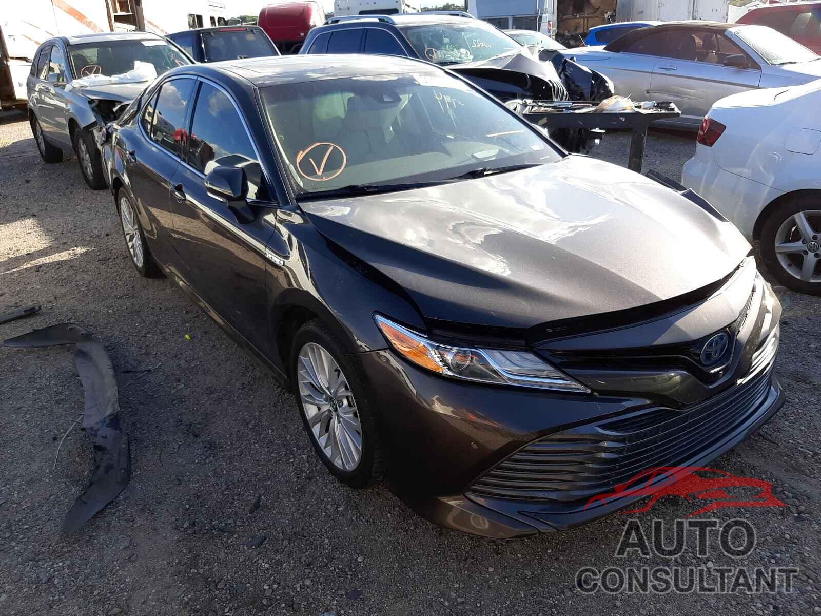 TOYOTA CAMRY 2018 - 4T1B21HK0JU501409
