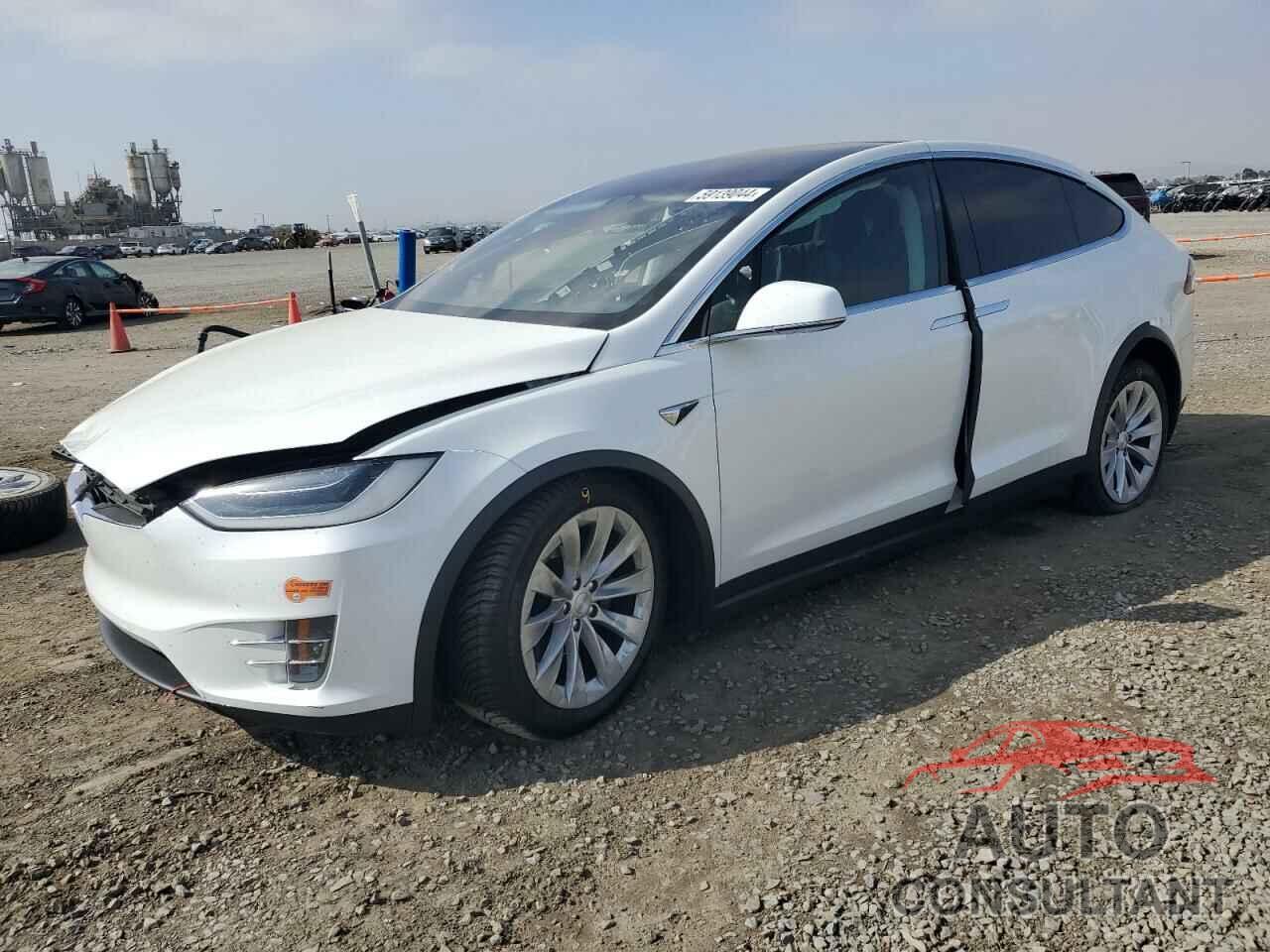 TESLA MODEL X 2018 - 5YJXCBE27JF121042