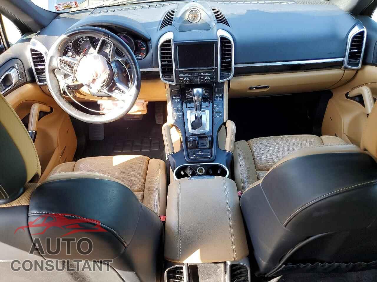 PORSCHE CAYENNE 2016 - WP1AA2A23GLA04564