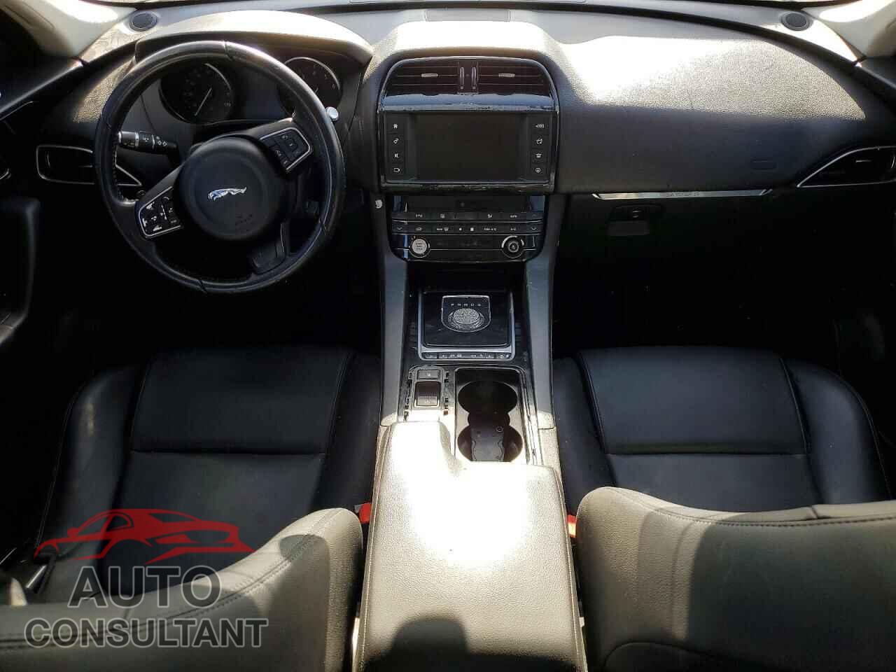 JAGUAR F-PACE 2018 - SADCJ2FX1JA268775