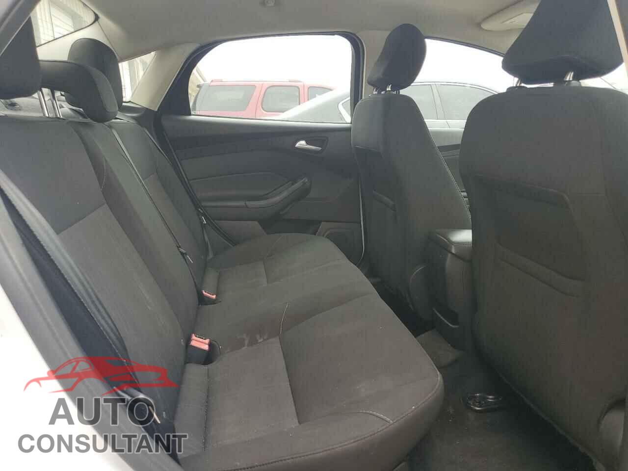 FORD FOCUS 2017 - 1FADP3F28HL249346
