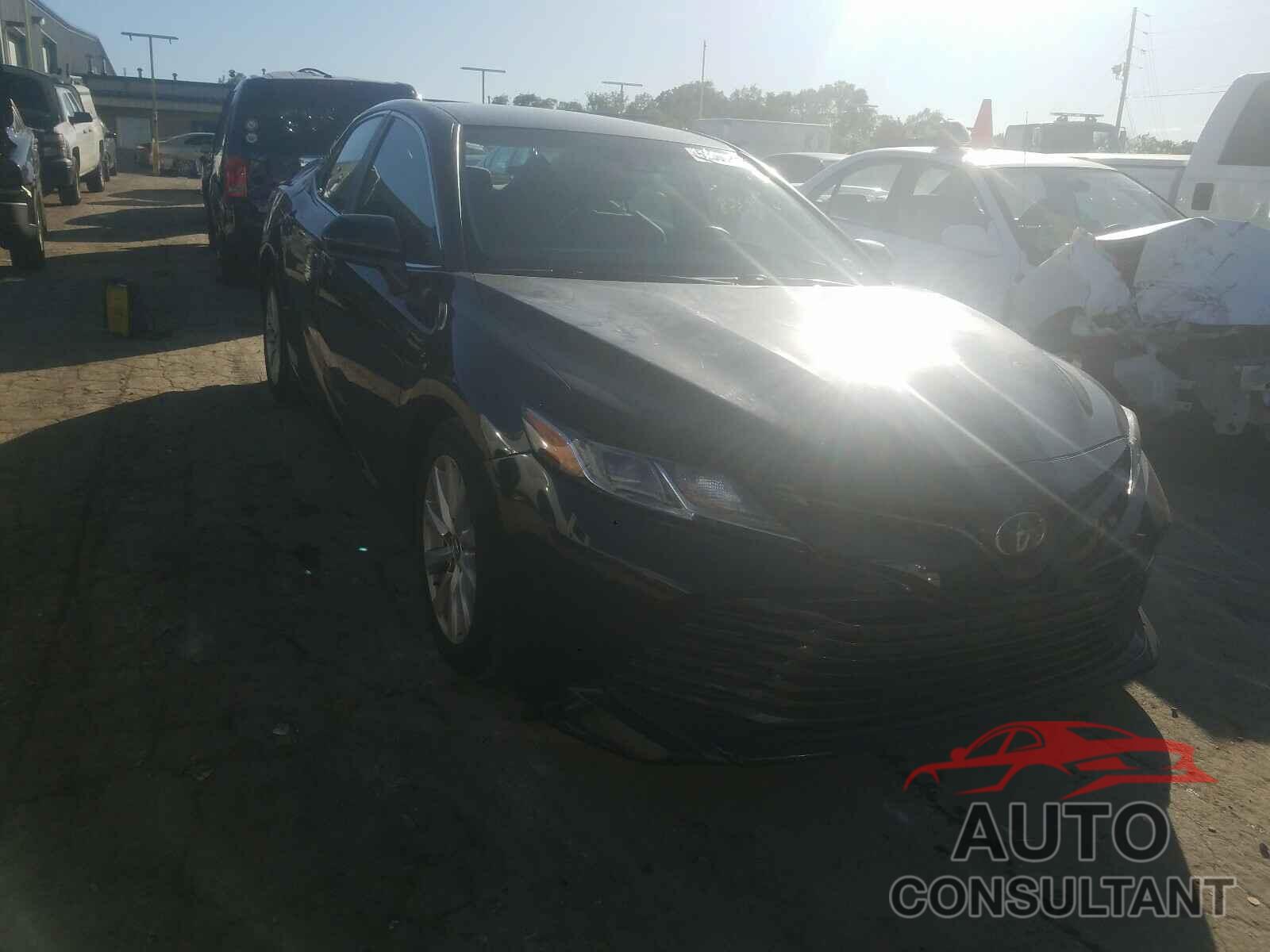 TOYOTA CAMRY 2018 - 4T1B11HK1JU071473