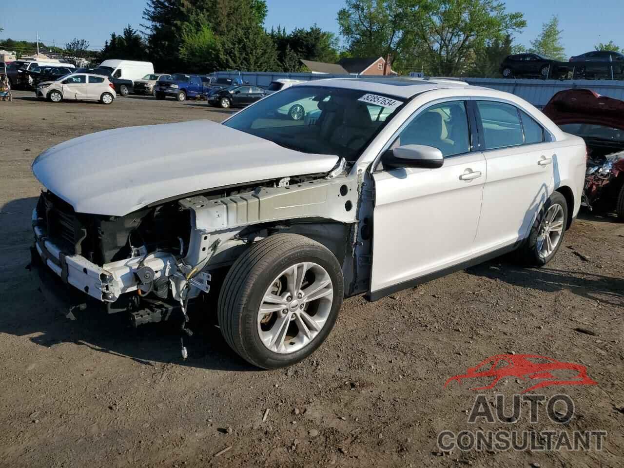 FORD TAURUS 2018 - 1FAHP2E81JG135480