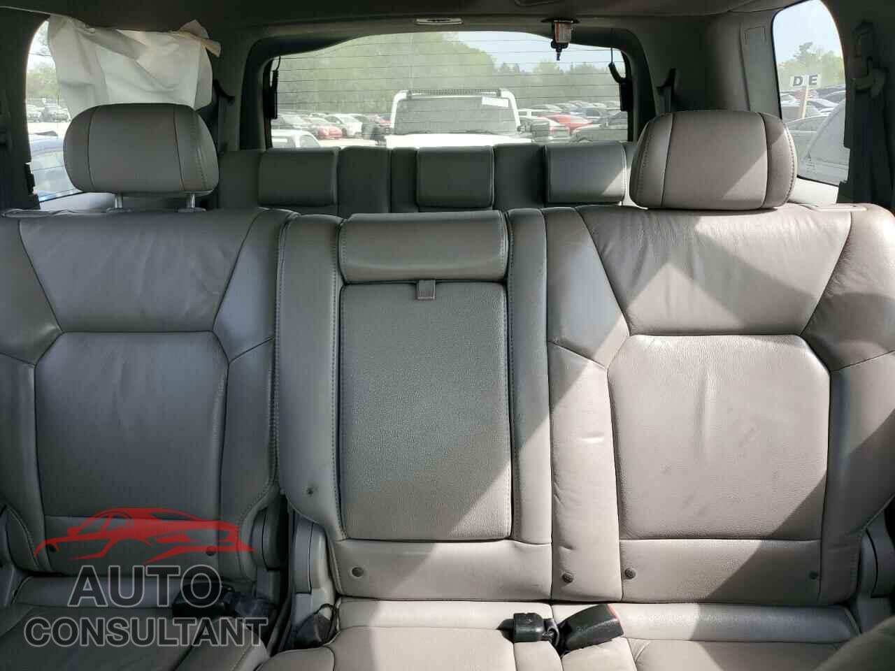 HONDA PILOT 2011 - 5FNYF3H50BB022071