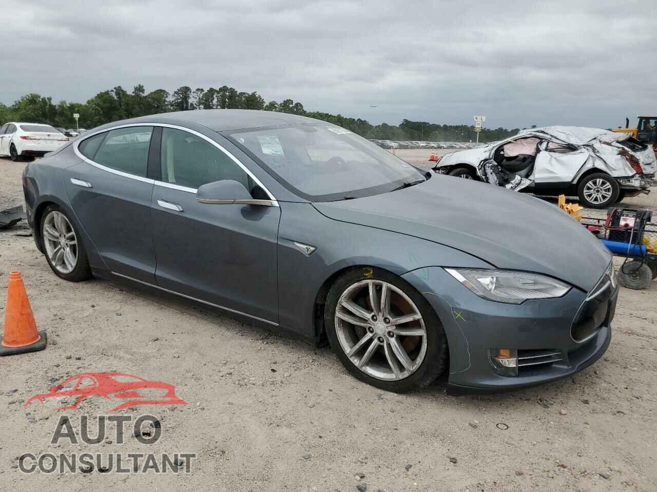 TESLA MODEL S 2013 - 5YJSA1CP6DFP22018