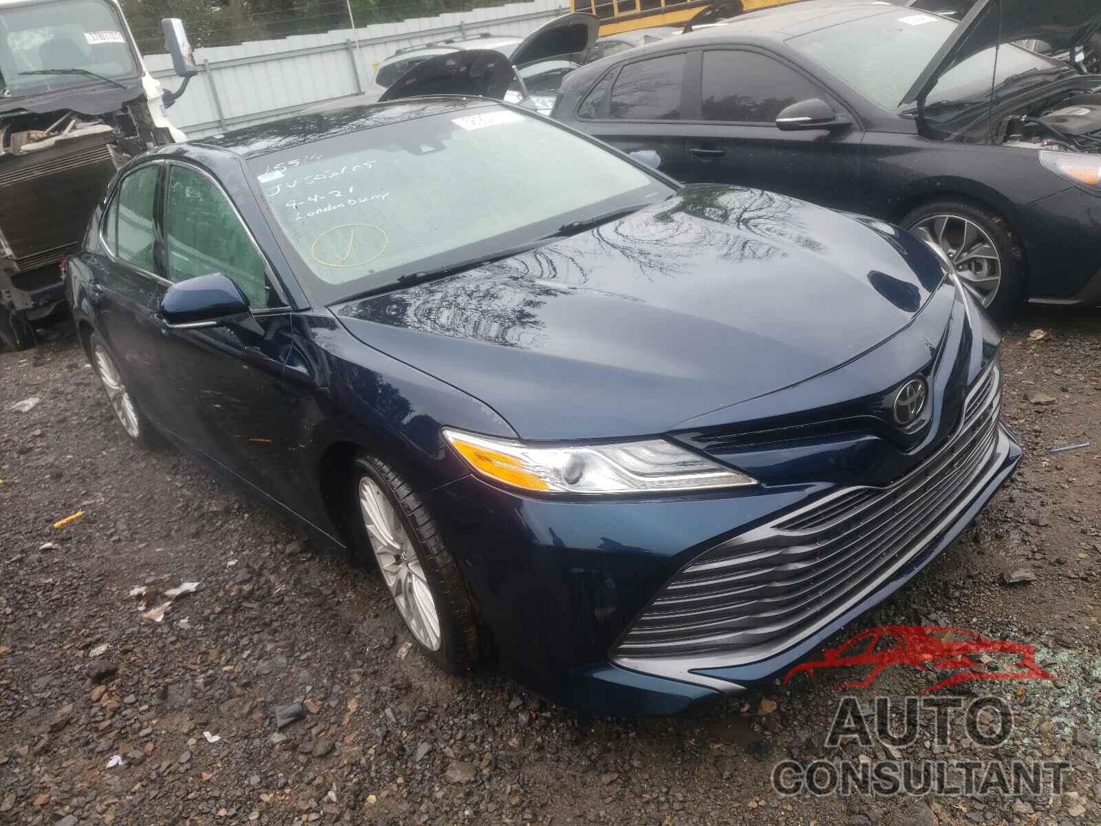 TOYOTA CAMRY 2018 - 4T1B11HK8JU503105