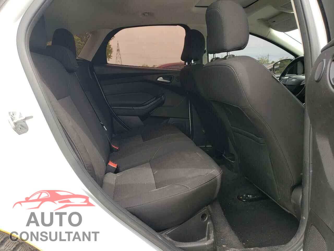 FORD FOCUS 2017 - 1FADP3M24HL207291