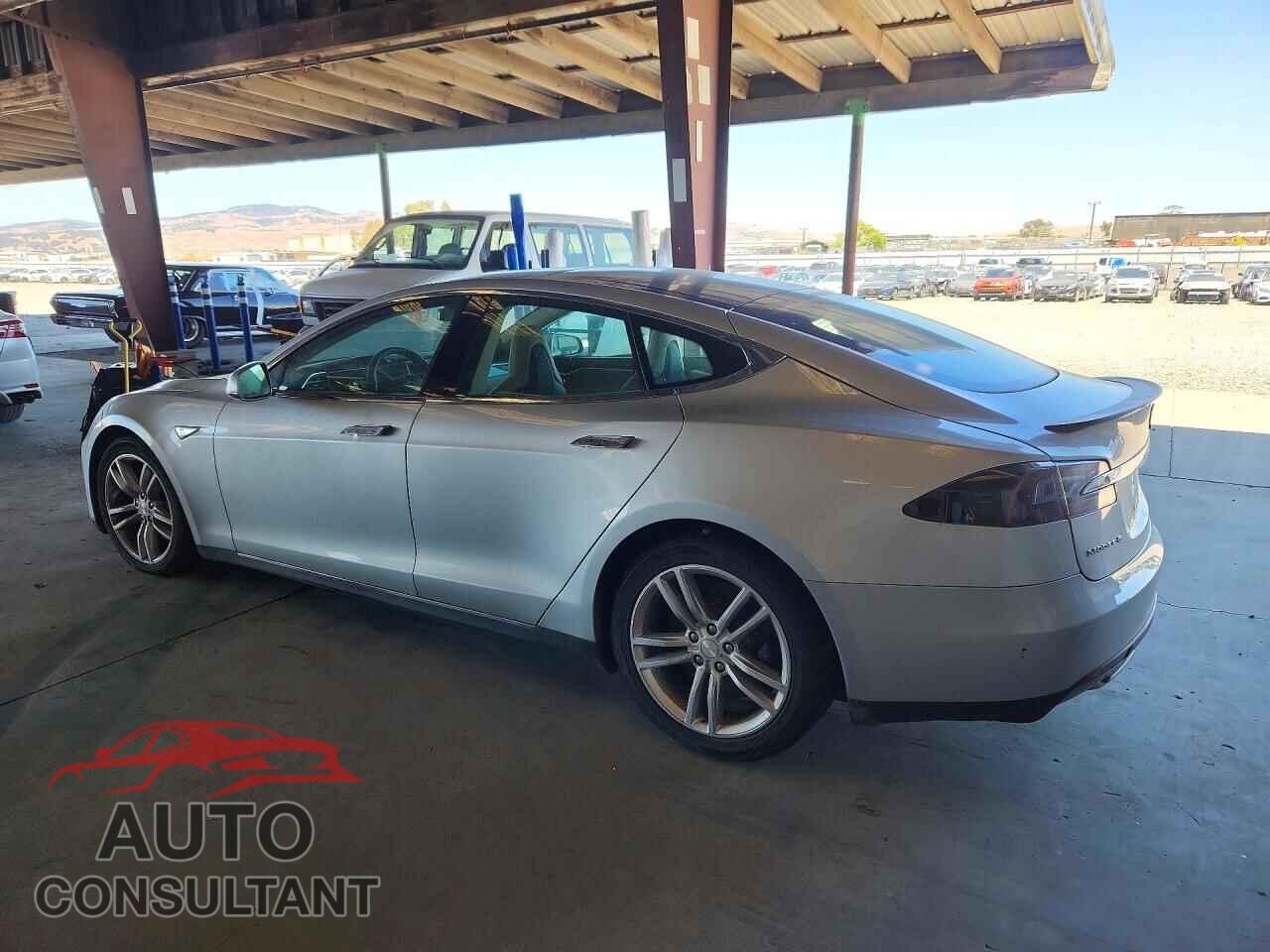 TESLA MODEL S 2013 - 5YJSA1CN8DFP13772