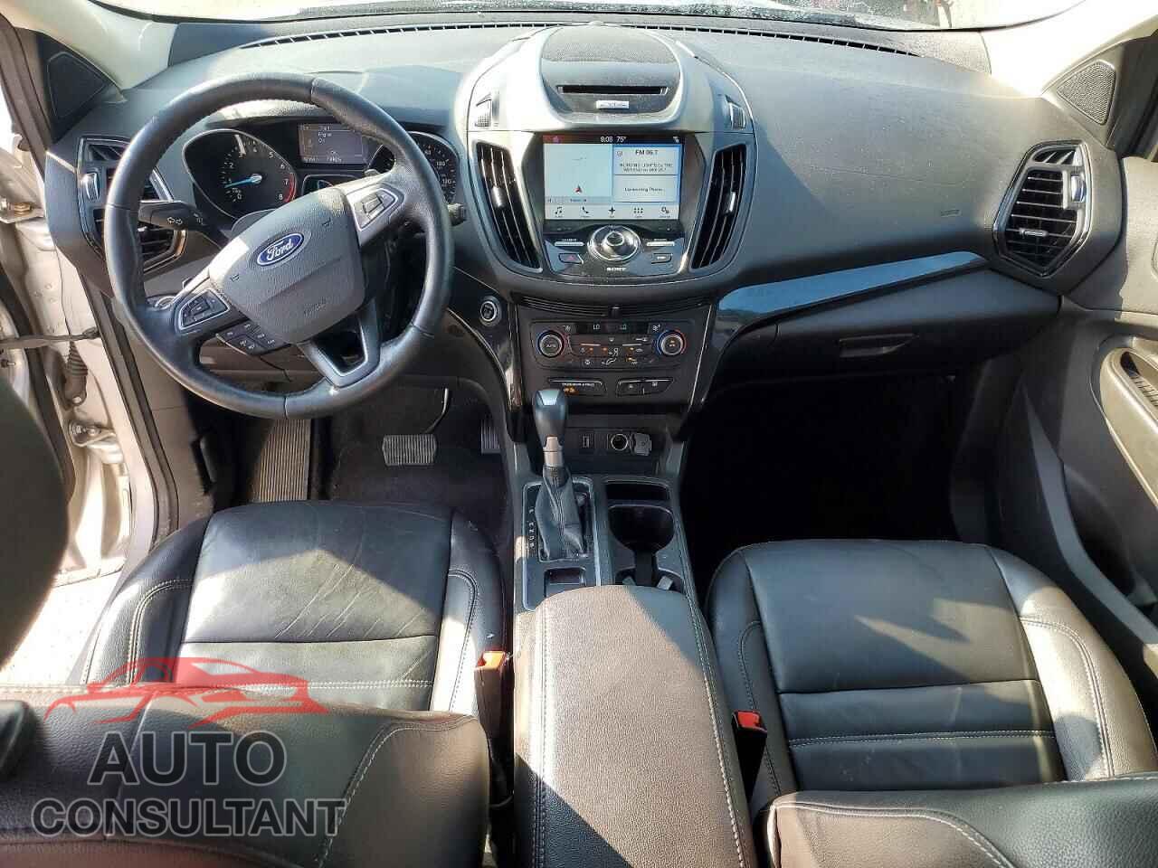 FORD ESCAPE 2017 - 1FMCU9JD1HUC21713