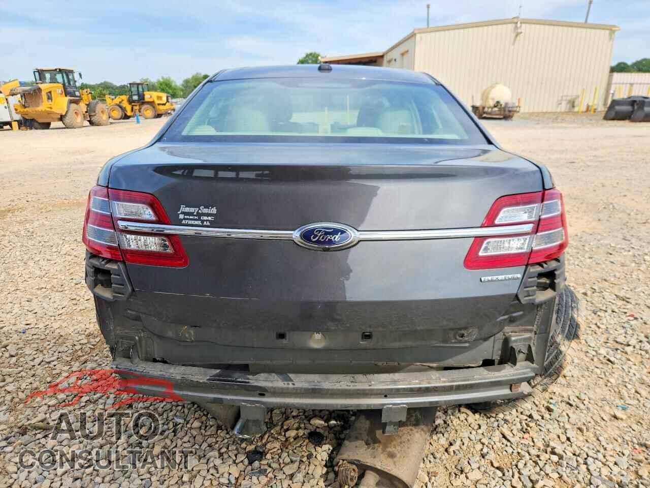 FORD TAURUS 2018 - 1FAHP2D82JG126501