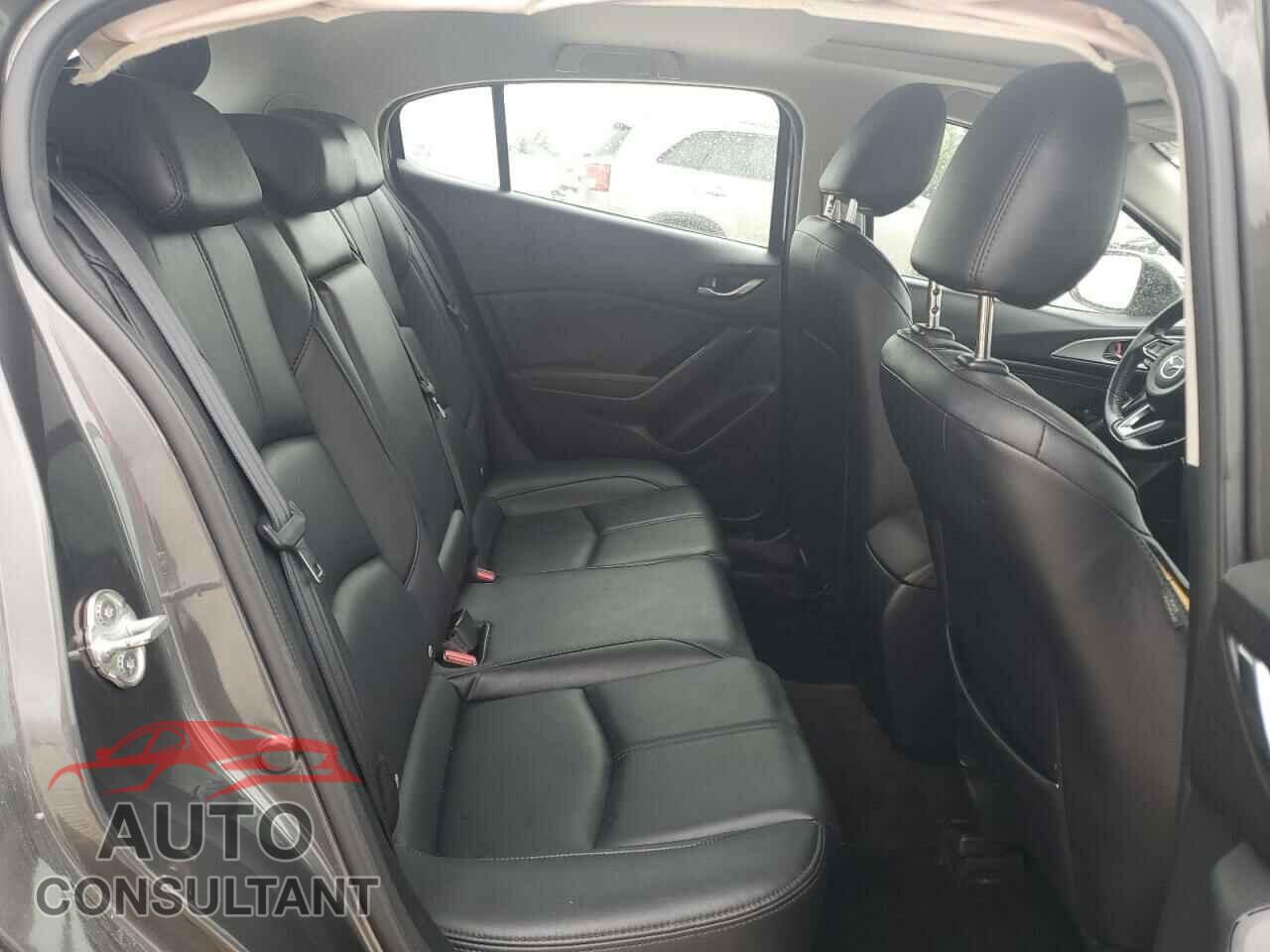 MAZDA 3 2018 - 3MZBN1L33JM238863