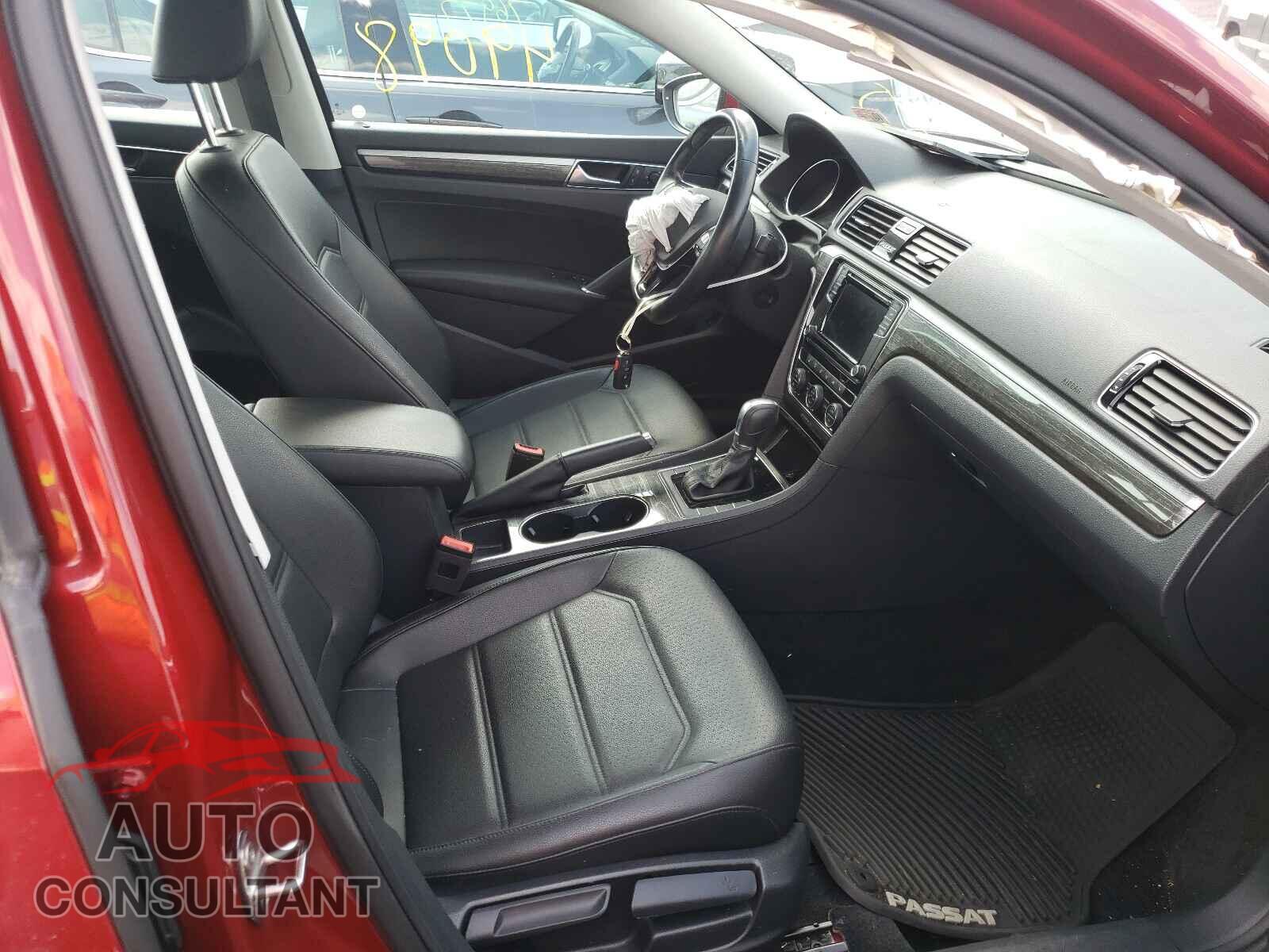 VOLKSWAGEN PASSAT 2018 - 1VWBA7A32JC012297
