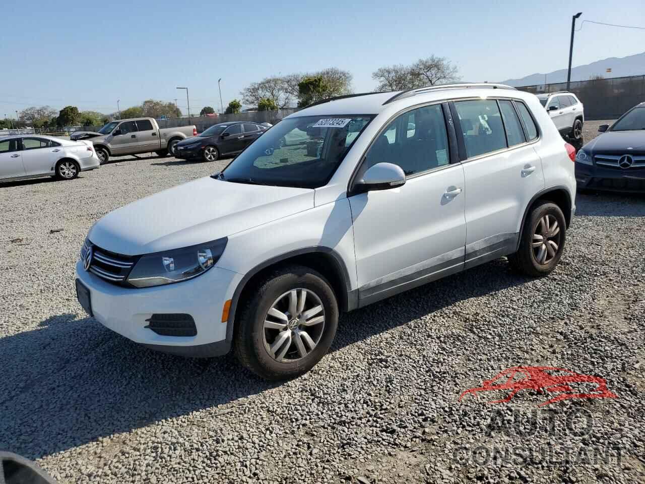VOLKSWAGEN TIGUAN 2017 - WVGAV7AX6HK016340