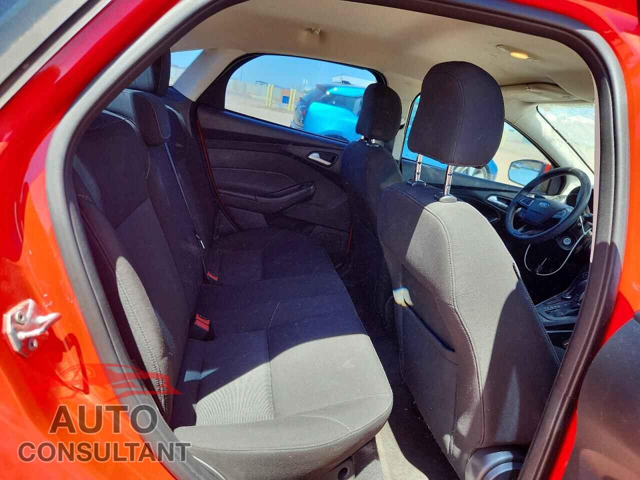 FORD FOCUS 2015 - 1FADP3F24FL386006