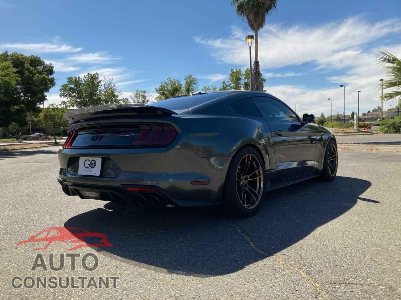 FORD MUSTANG 2018 - 1FA6P8CF5J5105437