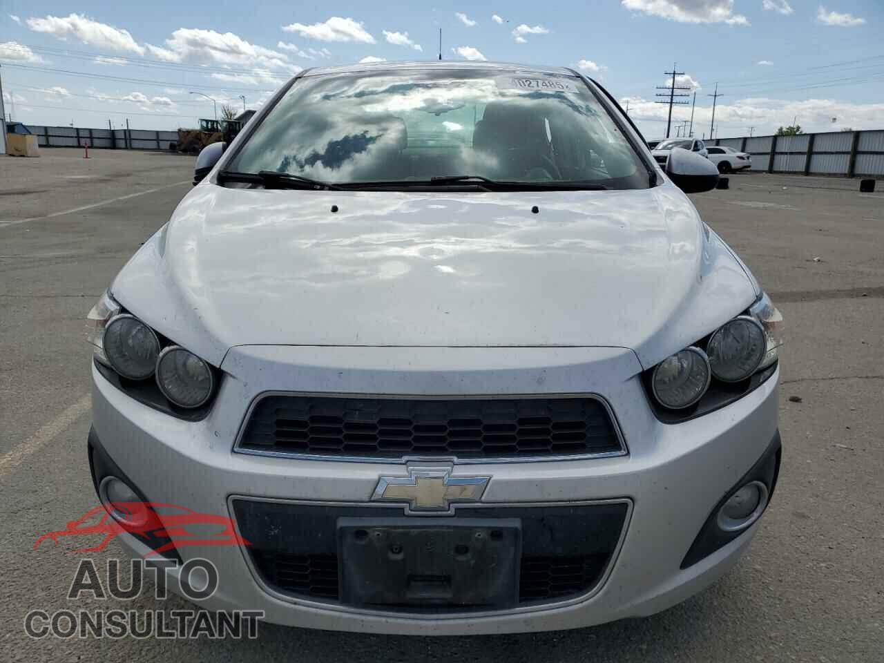 CHEVROLET SONIC 2013 - 1G1JC5SH4D4247332