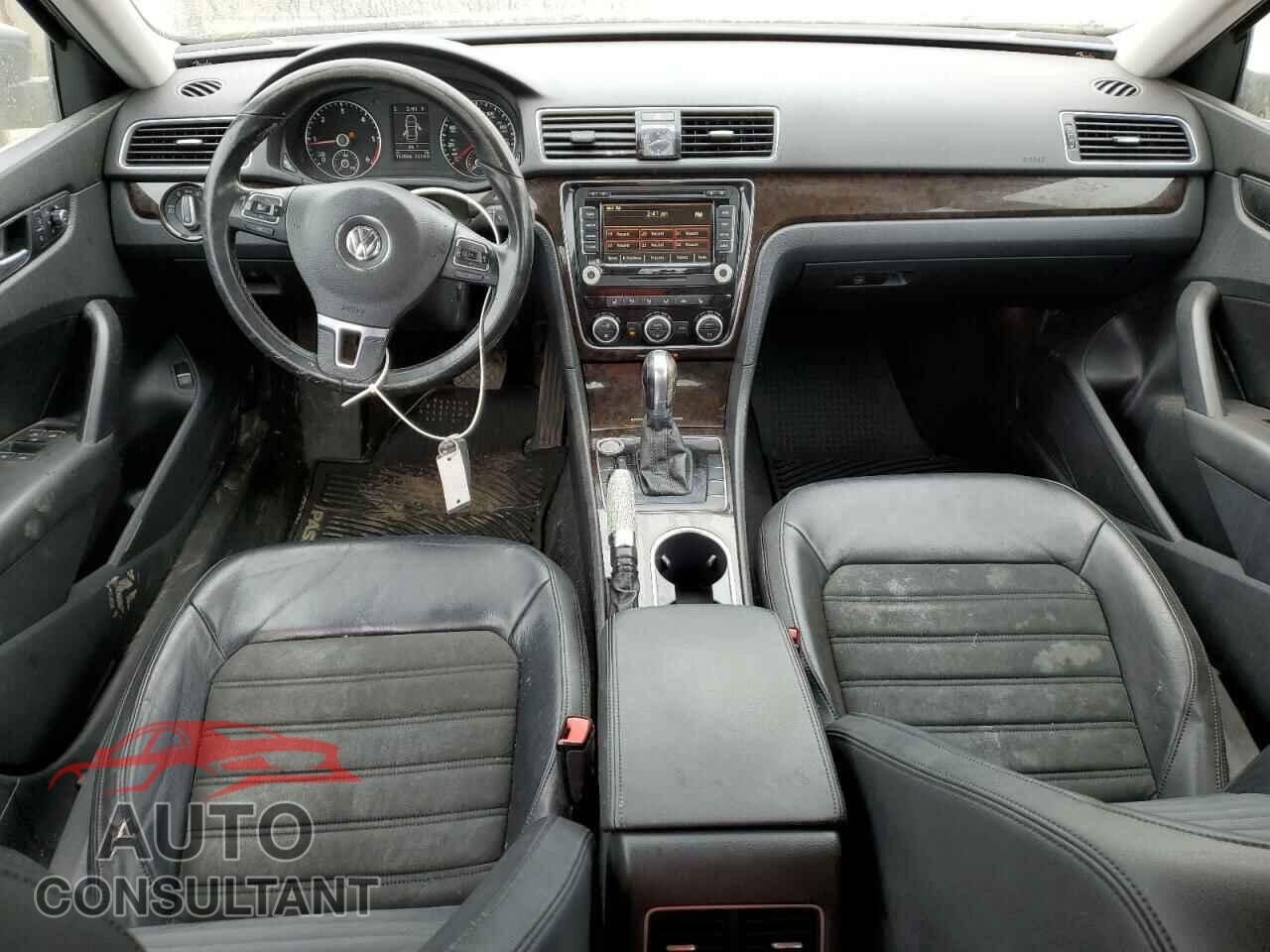 VOLKSWAGEN PASSAT 2015 - 1VWCV7A39FC107083