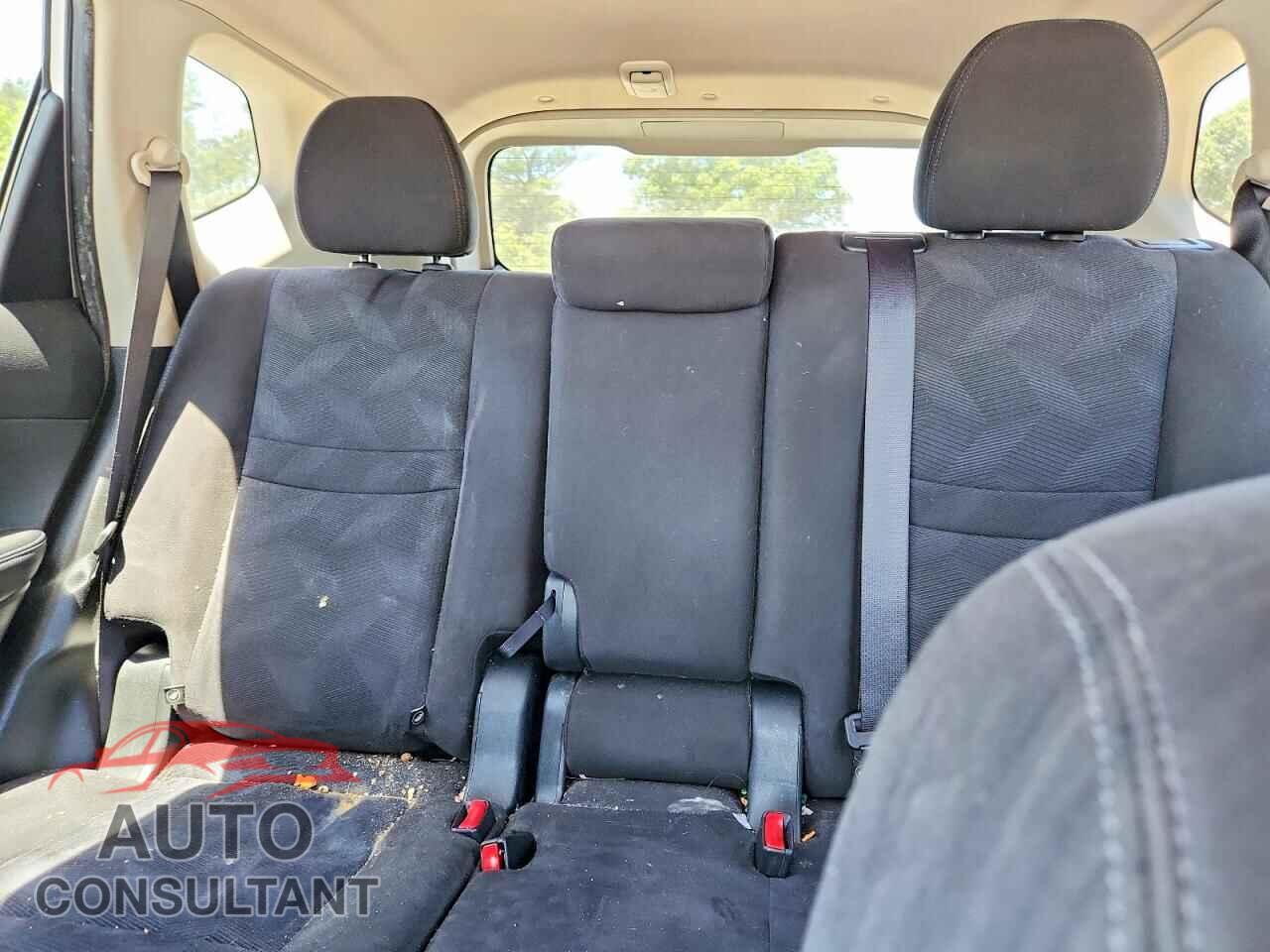 NISSAN ROGUE 2015 - KNMAT2MV2FP558655