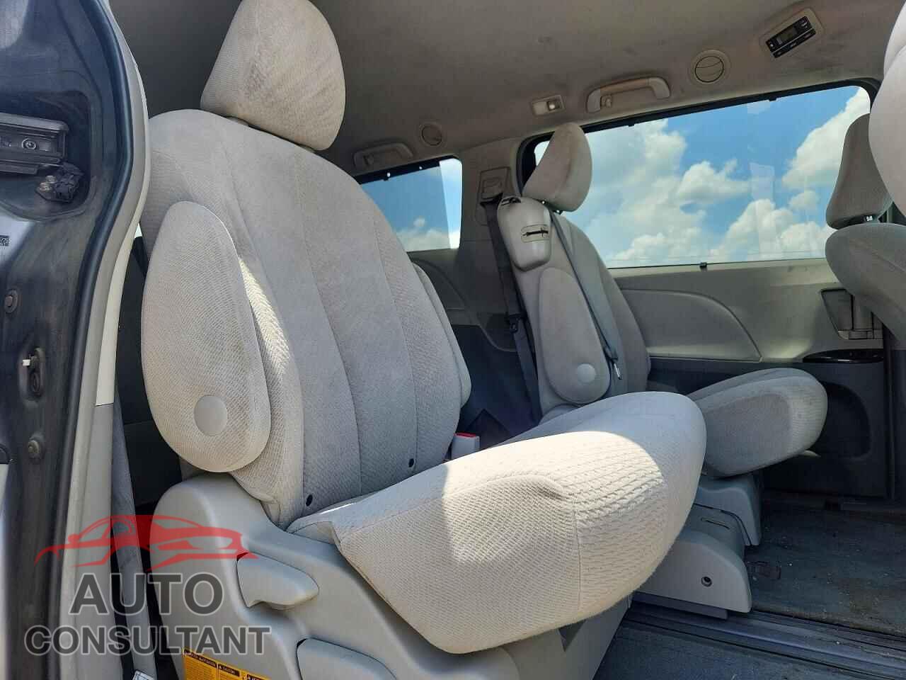 TOYOTA SIENNA 2013 - 5TDKK3DC8DS404725