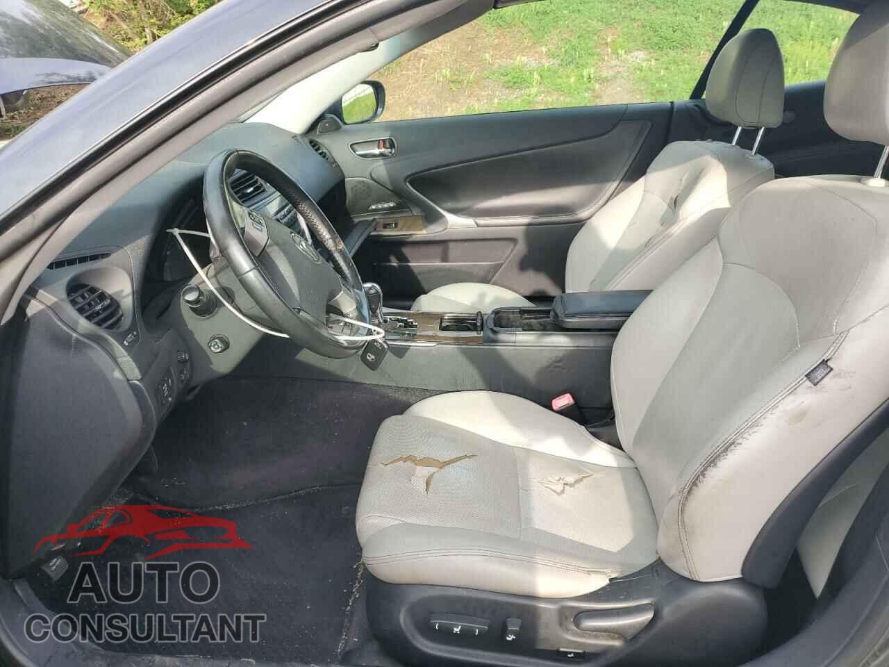 LEXUS IS 2011 - JTHFF2C24B2520354