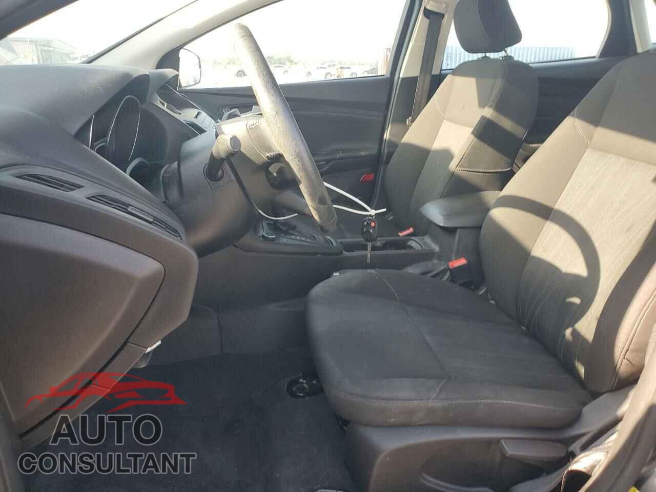 FORD FOCUS 2015 - 1FADP3F22FL210183