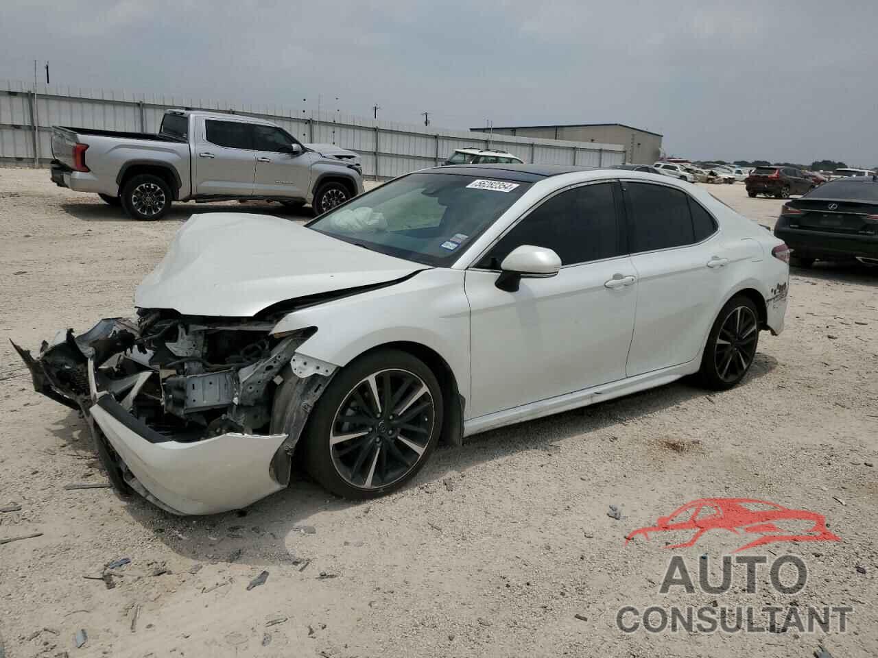 TOYOTA CAMRY 2018 - 4T1B61HK6JU083622