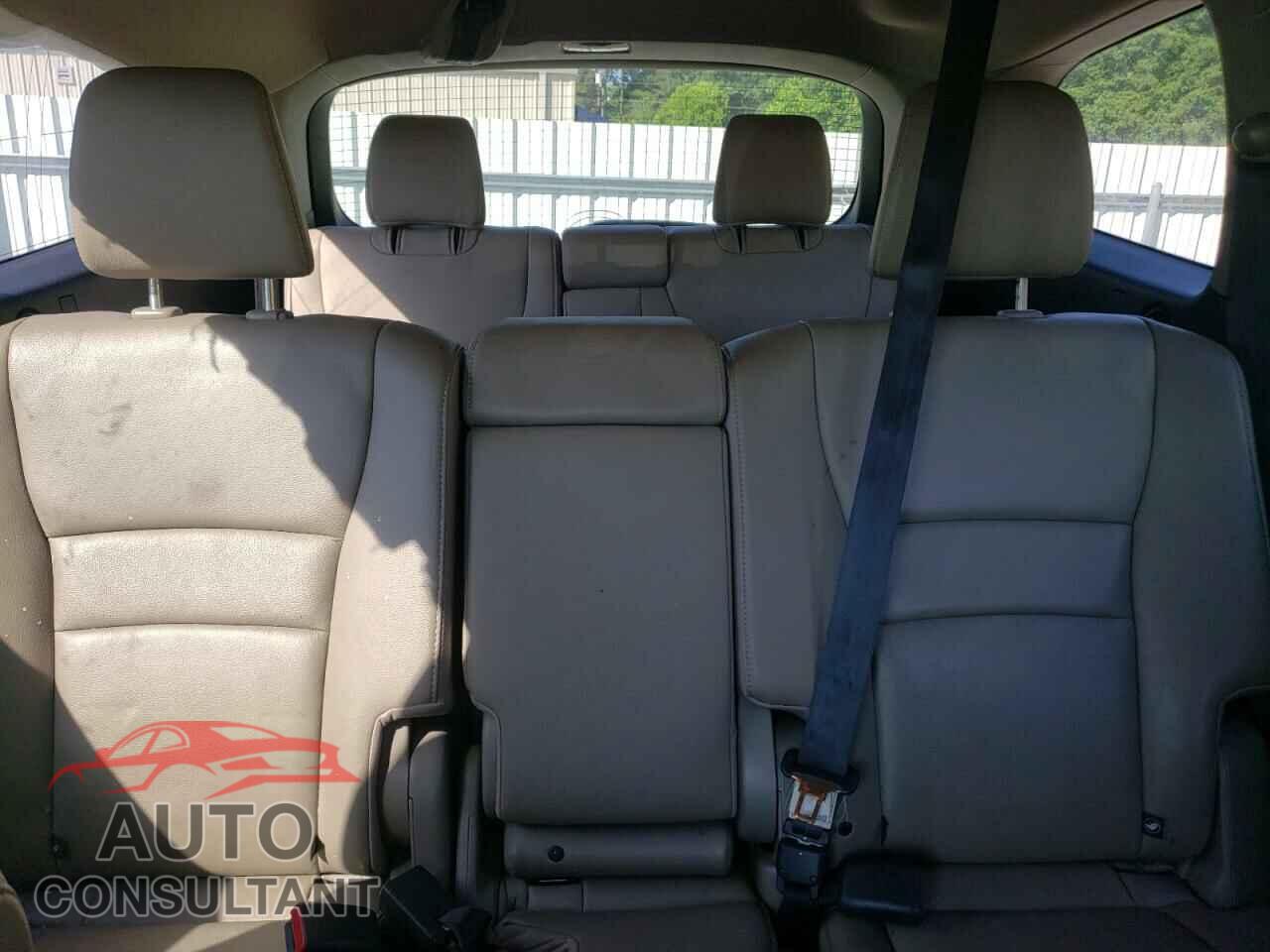 HONDA PILOT 2016 - 5FNYF5H50GB016175