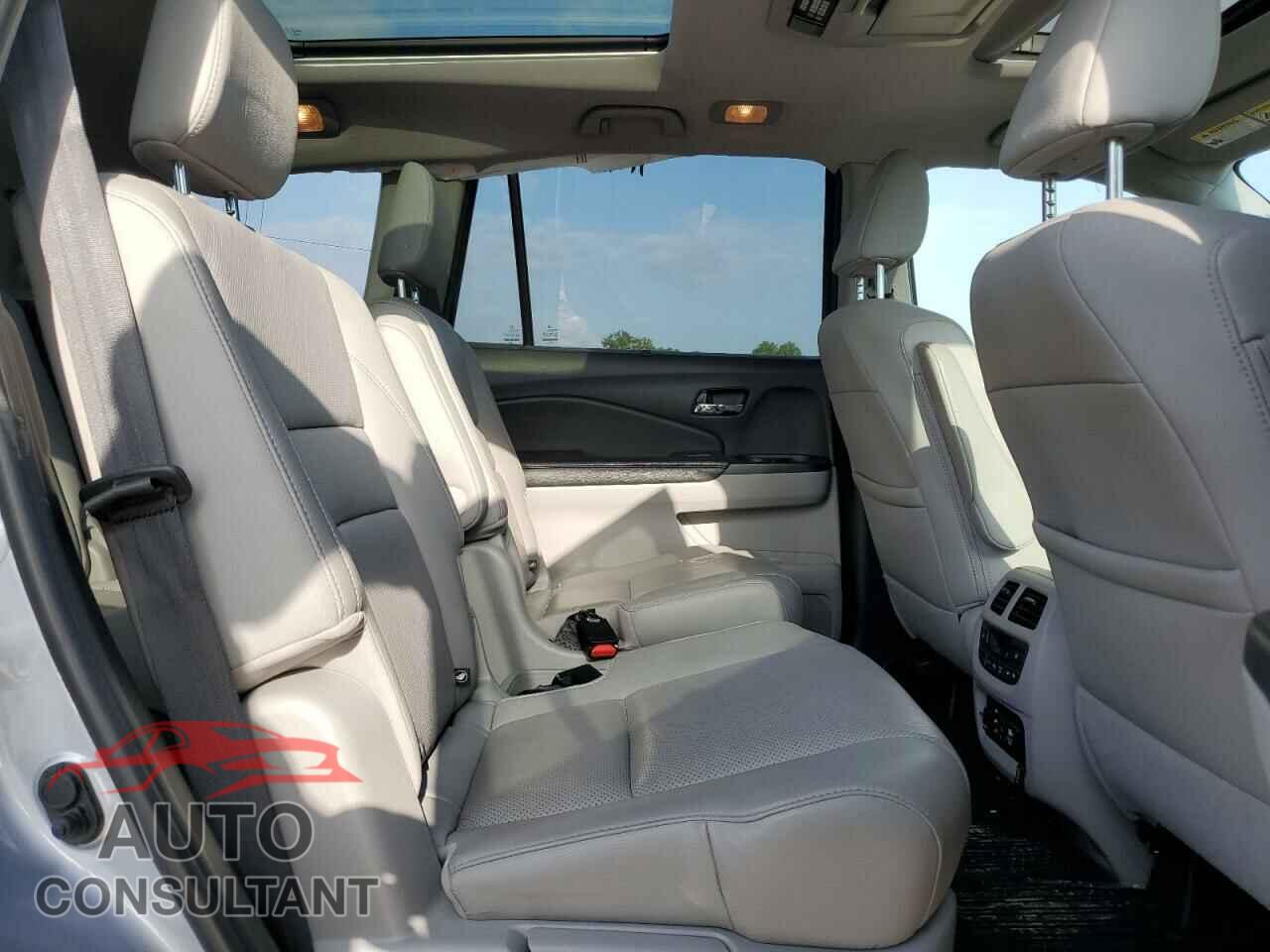 HONDA PILOT 2018 - 5FNYF6H08JB009573