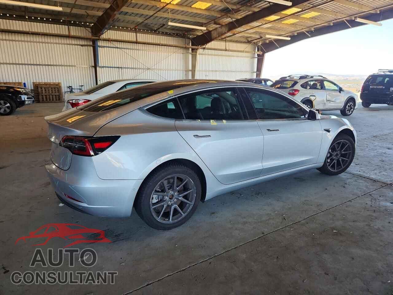 TESLA MODEL 3 2018 - 5YJ3E1EA1JF043979