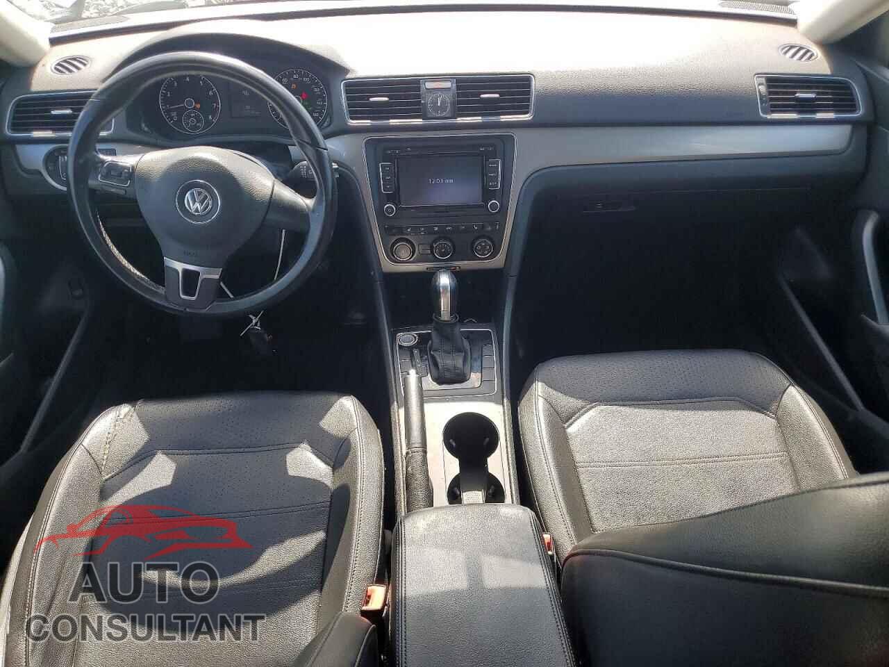 VOLKSWAGEN PASSAT 2015 - 1VWAT7A32FC100358